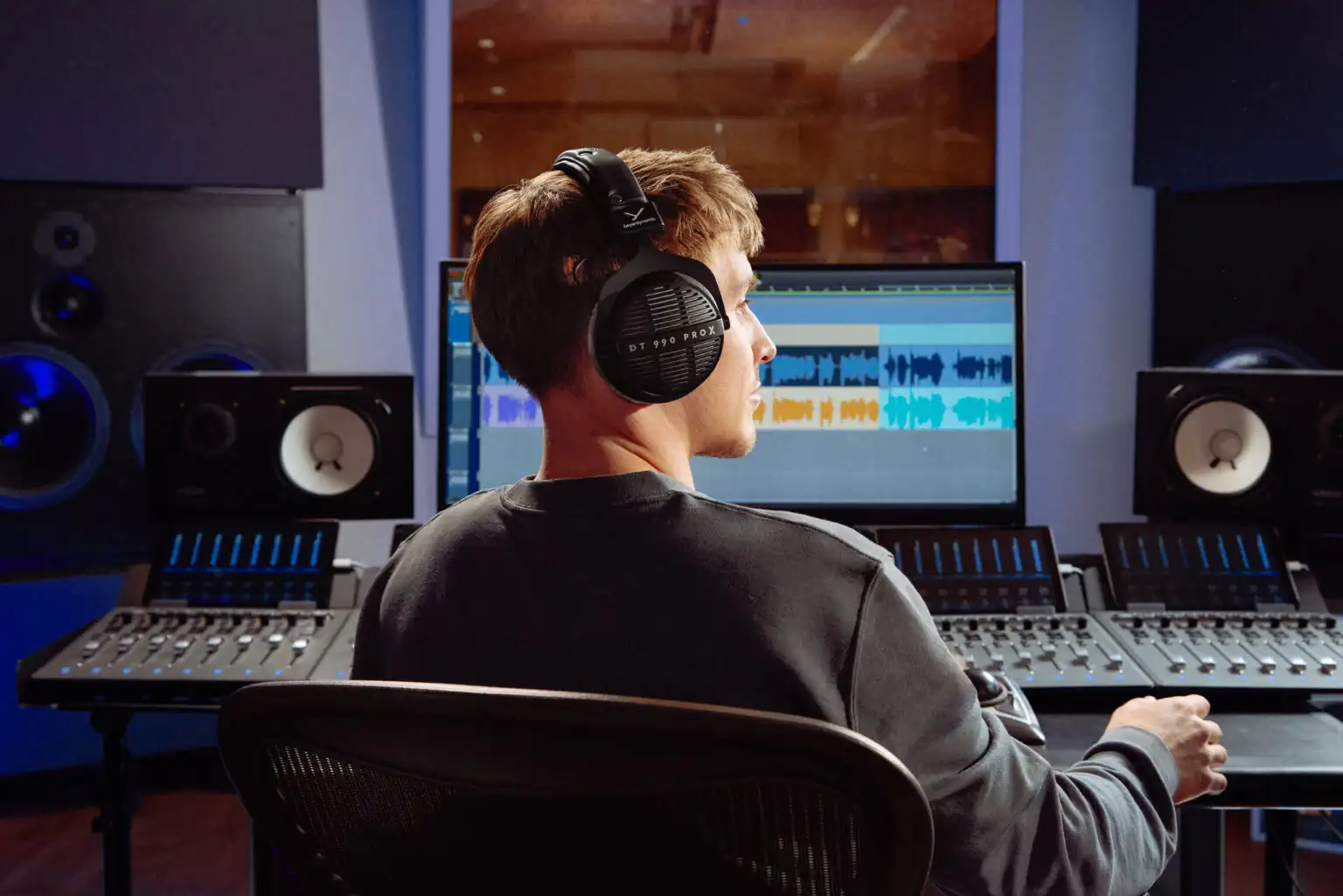 Beyerdynamic جانشین هدفون DT 990 PRO را معرفی کرد